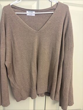 Old Navy V-Neck Pullover Sweater in Taupe Brown